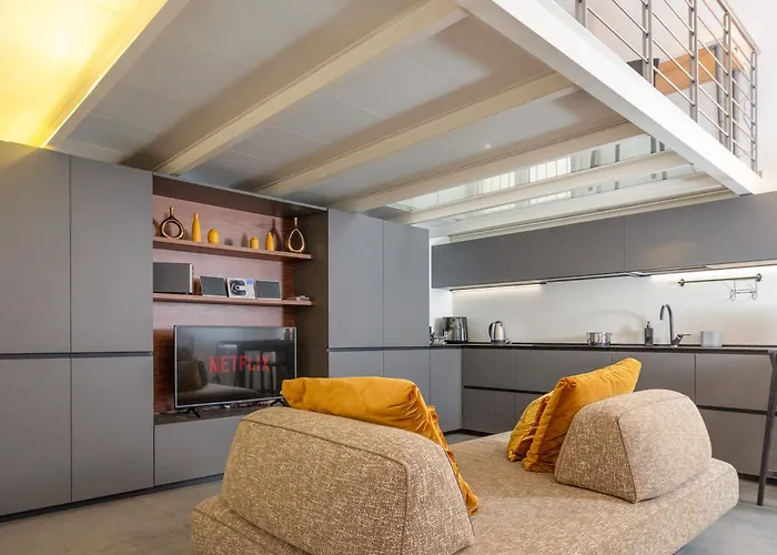 ArtStay - Exclusive Apt Near Metro M1, AC, Parking