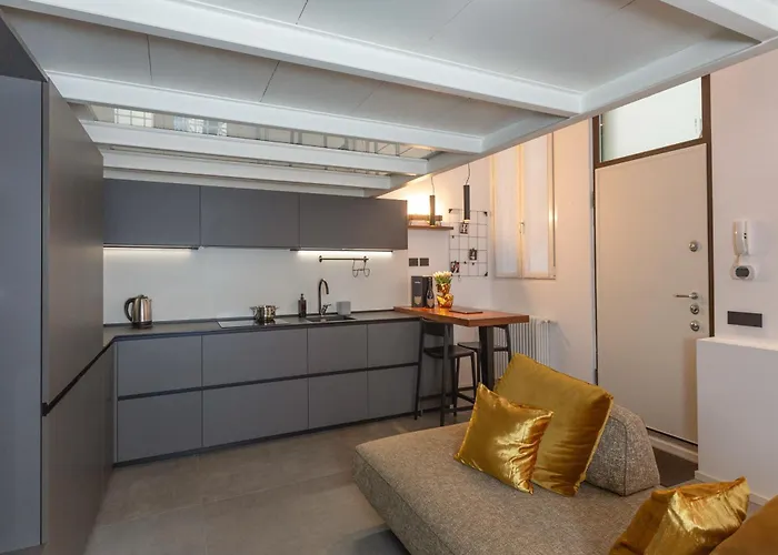 ArtStay - Exclusive Apt Near Metro M1, AC, Parking